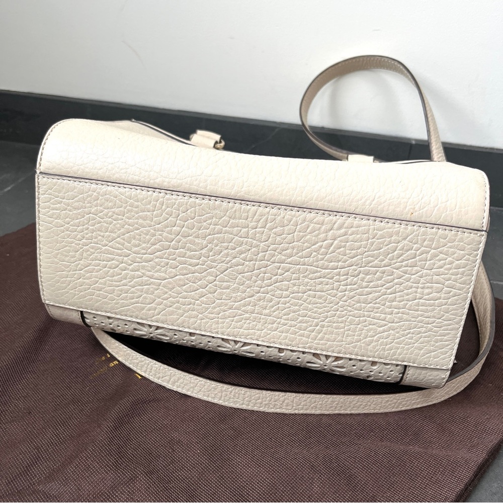 Kate Spade ♠️ Perri Lane bubbles leather Delaney purse in a natural white color. - Picture 4 of 16